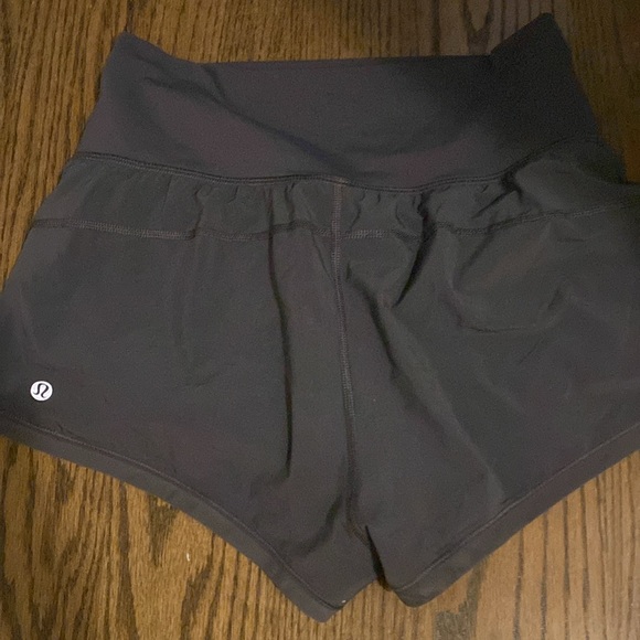 Lululemon graphite short 2.5 inch - Picture 2 of 4